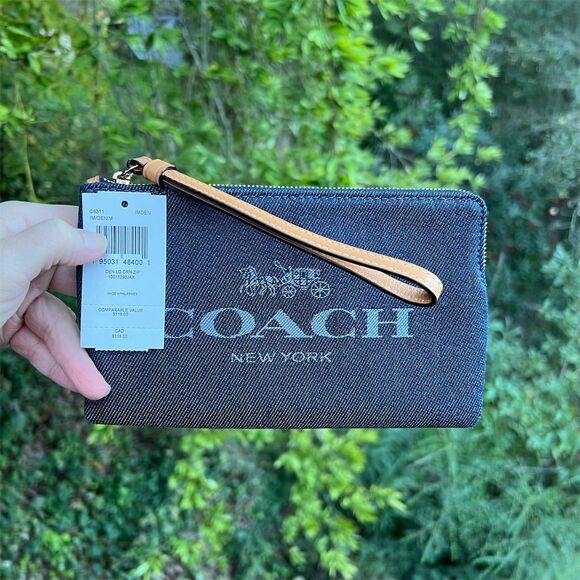 COACH Accessories - COACH Women's Denim Large Corner Zip Wristlet Clutch Bag Phone Wallet NWT